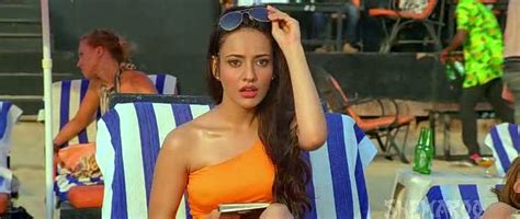Naked Neha Sharma In Kyaa Super Kool Hain Hum