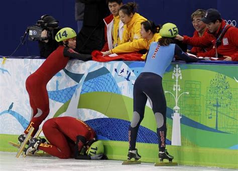 图文 短道速滑女子1000米决赛 王濛抱头跪地综合体育nike新浪竞技风暴新浪网