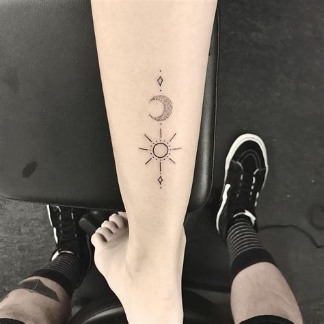 Tatuagem Sol E Lua Minimalista - Tatuagem sol e lua: um desenho cheio de signifcado místico