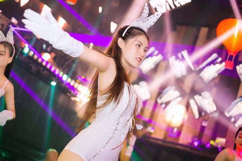 Hot girl Thúy An là con gái NS Trọng Nghĩa vừa cưới vợ kém 29 tuổi