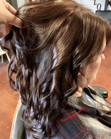 Light chestnut brown hair is the perfect shade for the fall 36