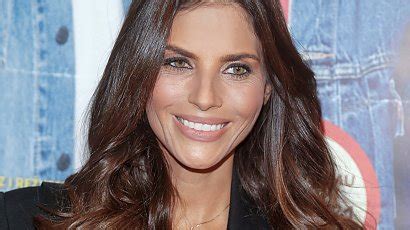 Weronika Rosati W Bikini Pozuje Na Pla Y I Chwali Si Umi Nionym Brzuchem Ale Jest Szczup A