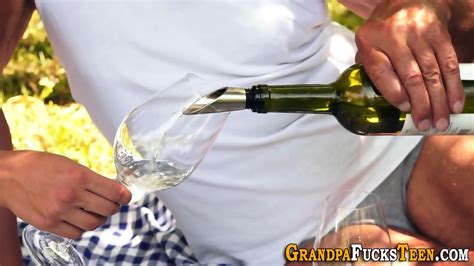 Amateur Teen Gets Pussy Creampied