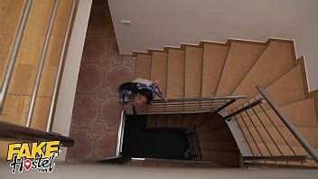 Falso juego de albergue de escondite se convierte en un trío duro y duro XVIDEOS