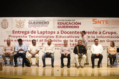 Cumple Secci N Con Entrega De Equipo De C Mputo A Docentes De La