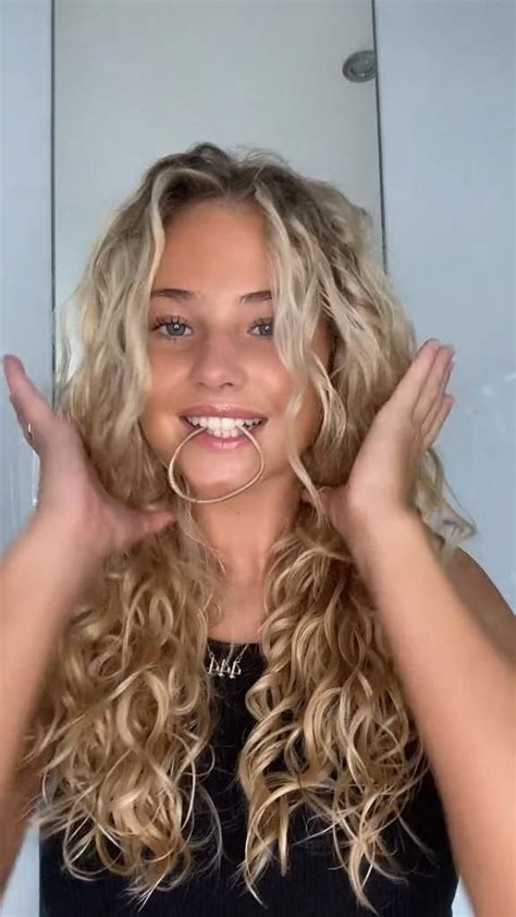 Blone Curl Hair Problems Curly Hair Styles Hair Highlights Blonde Curly Hair