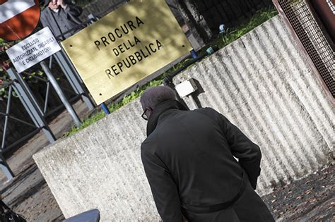 Camorra Chieste Condanne Per Anni Di Carcere Per I Senese