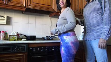 Dicke Titten Amateur Stiefmutter Gibt J Hrigem Stiefsohn Zungenanal Xhamster