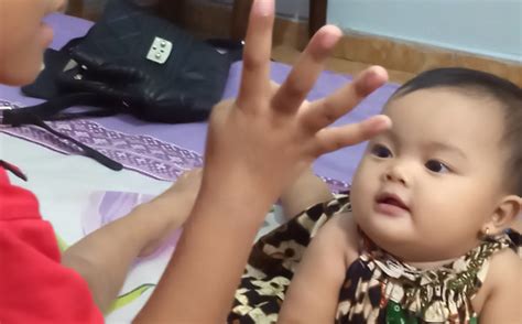 Dua Bocah Cilik Bikin Galau