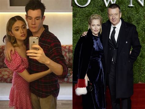 Sex Education avec qui les acteurs de la série sont ils en couple Closer