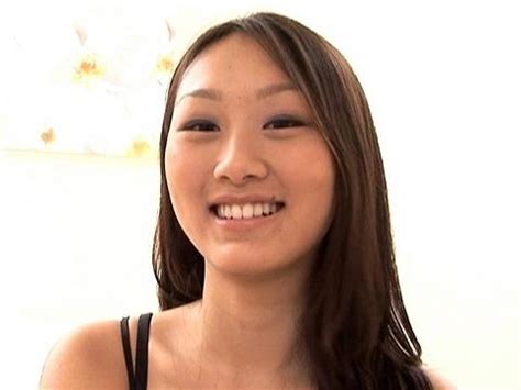 Lesbians Evelyn Lin And Jocelyn Jayden Fuck A Big Dildo At The Same Time Pink Visual