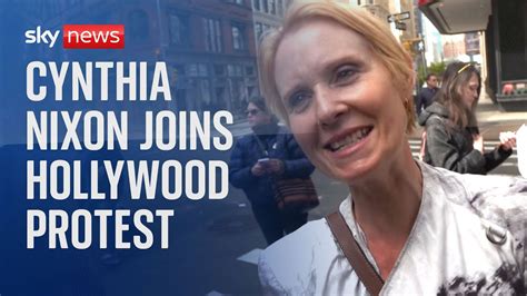 Hollywood Strike Sex And The City Star Cynthia Nixon Joins Protest In