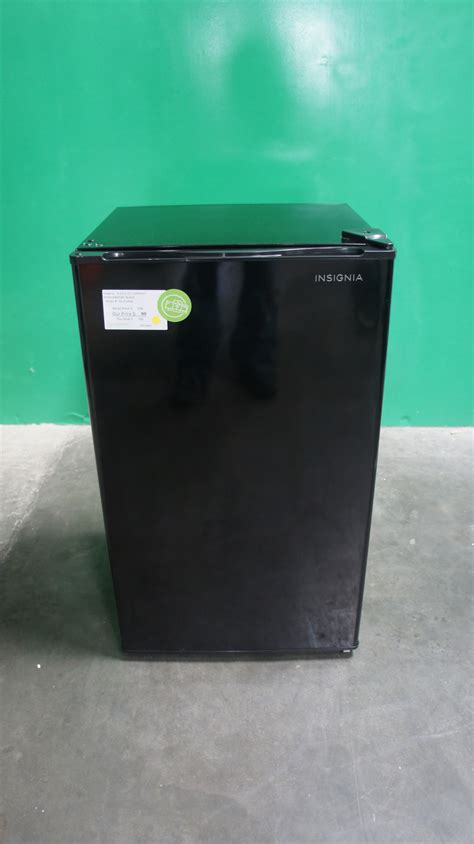 Insignia NS-CF33BK8 3.3 cu. ft. Mini Fridge – Appliances TV Outlet