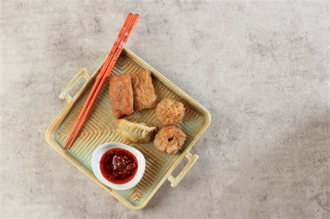 Premium Photo Deep Fried Dim Sum Ekado Lumpia On Rustic Square