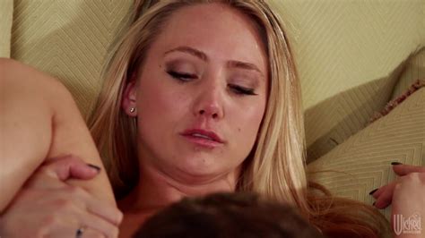 Big Ass Blonde Kaylee Evans Is Providing An Outstanding Blowjob