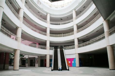 New South China Mall: Largest Empty Mall in the World - Sometimes ...