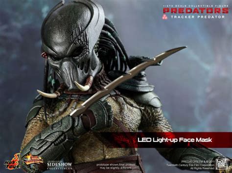 Hot Toys Tracker Predator