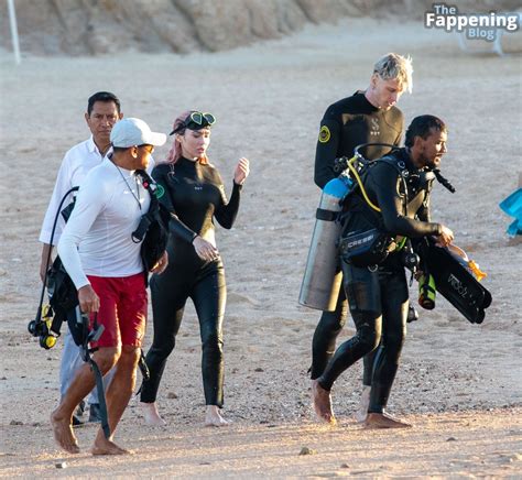 Megan Fox Shows Off Her Sexy Tits In A Pink Bikini In Mexico Photos Onlyfans Leaked Nudes