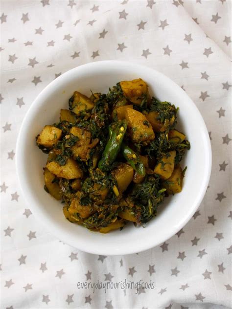 Easy Palak Aloo Indian Spinach And Potato Curry Everyday Nourishing