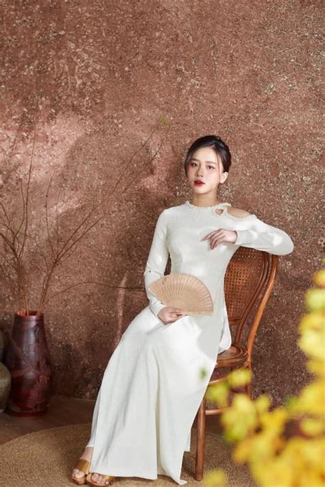 Trọn vẹn dung mạo gợi cảm của hot girl Ngoại Thương bạn gái mới người hùng SEA Games Nhâm