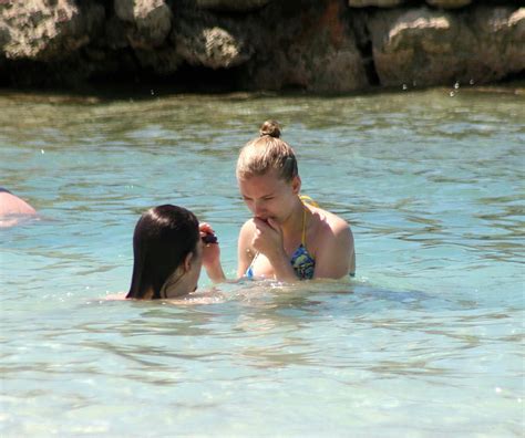 Scarlett Johansson Busty Wearing Bikini On The Beach In Jamaica Porn Pictures Xxx Photos Sex