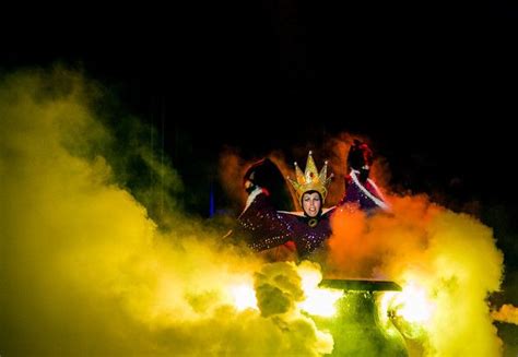 Guide to Fantasmic at Disneyland: Dining Packages, Best Viewing ...