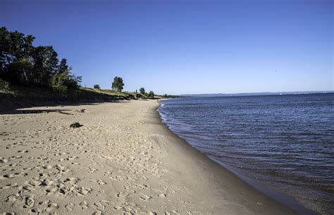 Shoreline landscape view in Upper Peninsula, Michigan image - Free