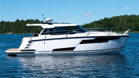 AQUADOR 300 Hardtop | Flipper Marin