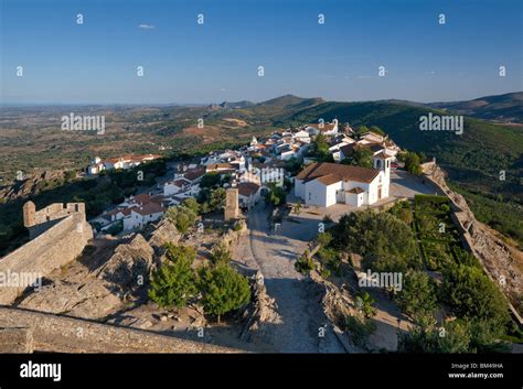 Vista De Las Murallas Del Castillo Fotograf As E Im Genes De Alta