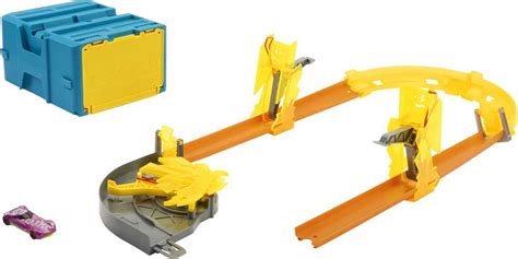 Hot Wheels Track Builder Lightning Themed Trackset Toys R Us Canada