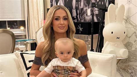 S E Fotos Paris Hilton Ist Mit Baby Phoenix In New York