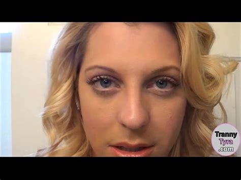 Busty Blonde Shemale Jerks Off And Pour Loads On Her Palm XNXX