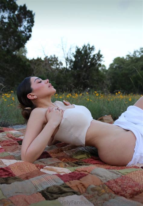 OnlyFans Elizabeth Torres Nude Photo