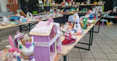 Braderie De Jouets Jeux Et Livres