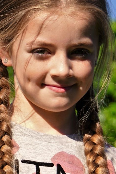 Gratis Billede Smuk Pige Mennesker Blonde H R Glamour Person Gulv Foto Model