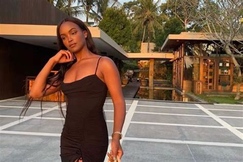 Who Is Jawahir Khalifa Meet Too Hot To Handle S Contestant Ethnicity Age Parents Is She