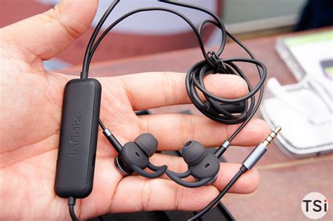 Infinix chào thị trường với Hot LTE vòng theo dõi sức khỏe và tai nghe chống ồn