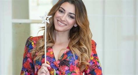 Rachel Legrain Trapani Affole La Toile Avec Son Bikini Rouge