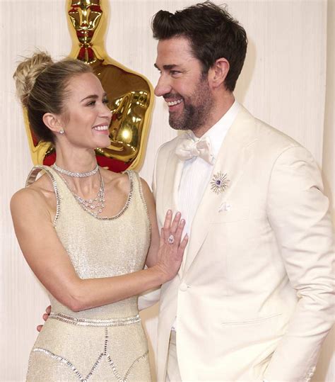 Alerta Vuelven las Naked Nails a las tendencias en uñas 2024