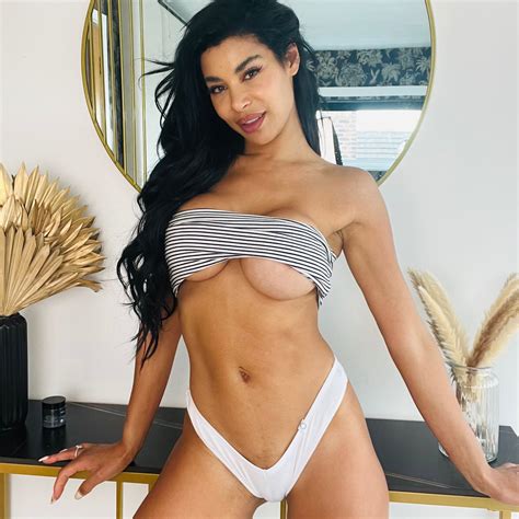 Oliviaberzinc S Profile Page 2 Porn Vids Pics More ManyVids ManyVids