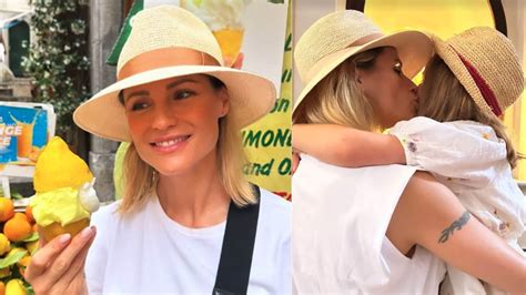 Michelle Hunziker Le Vacanze In Barca Con Le Figlie Tra Cappelli Di