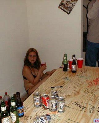 Embarrassed At Being Seen Naked Porn Pictures Xxx Photos Sex Images Pictoa