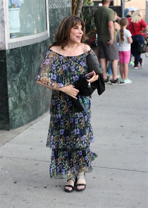 CelebMafia - Celebrity Style, Fashion, Clothes, Outfits, Photos, Videos