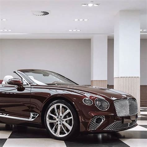 Bentley Continental Gtc In Cricket Ball Exterior