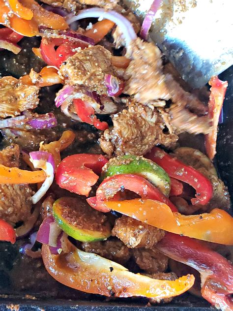 Blackstone Griddle Chicken Fajitas Recipe Mixed With Veggies That Guy