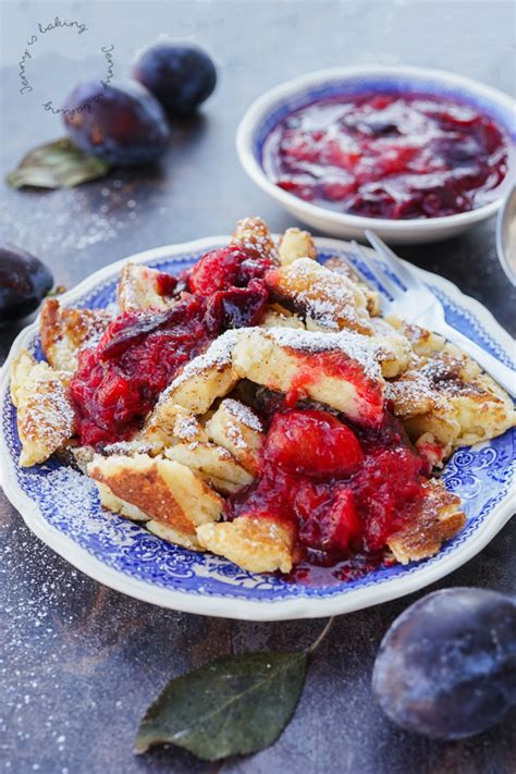 Mein liebster Kaiserschmarrn mit Zwetschgenröster Jenny is baking