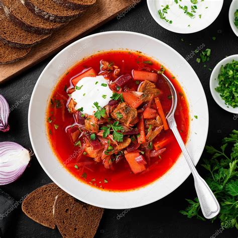 Sopa De Remolacha Borscht Tradicional Ucraniano O Ruso Con Crema