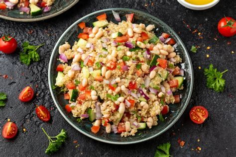 Ensalada De Frijol Blanco De Quinua Con Tomates De Cereza Pepino