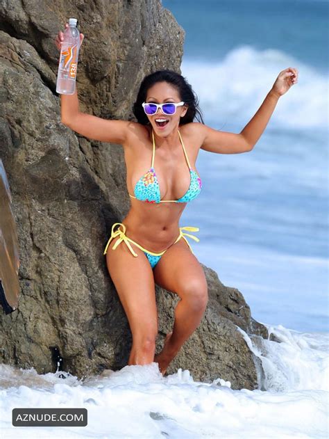 Caya Hefner Sexy In A Bikini For Water AZNude