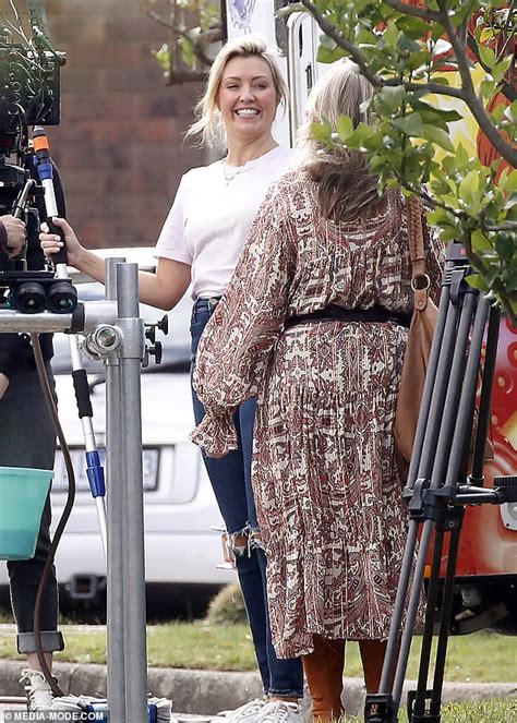 Hot Sexy Lucinda Cowden Bikini Pics